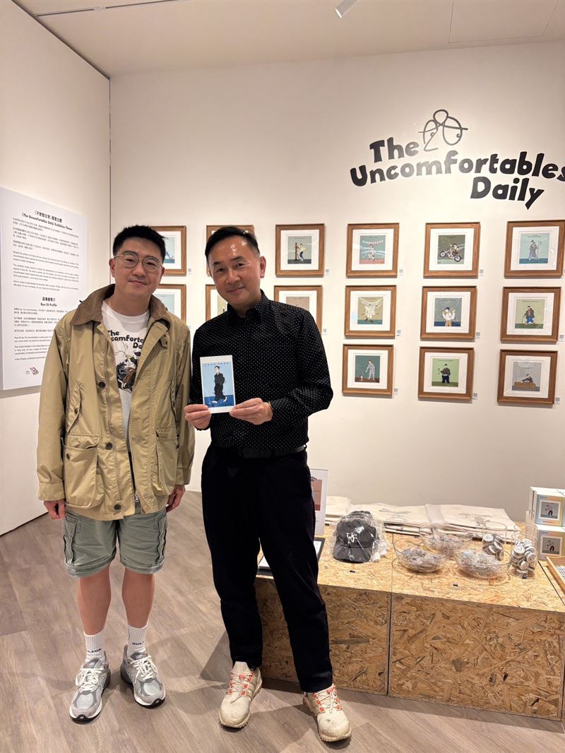 香港插畫家愛上台灣!「畫你不對勁的似顏畫」藝術展接地氣把國民零食「乖乖」畫入作品,網友驚呼太有梗。(圖/香港插畫家薛傳善提供)