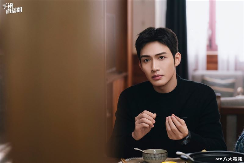 張彬彬因為拍攝《手術直播間》沒時間玩遊戲。（圖／八大電視提供）