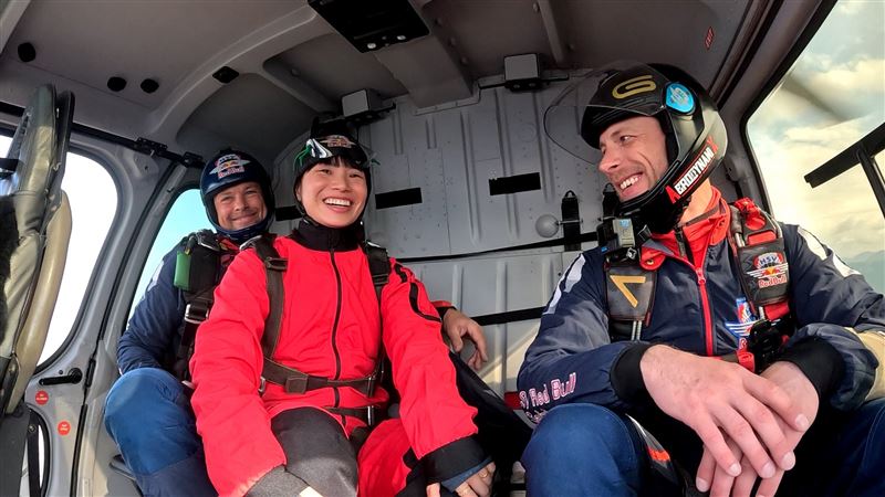 戴資穎完成了人生夢想清單，第一次從直升機高空跳傘。（圖／翻攝自戴資穎臉書）