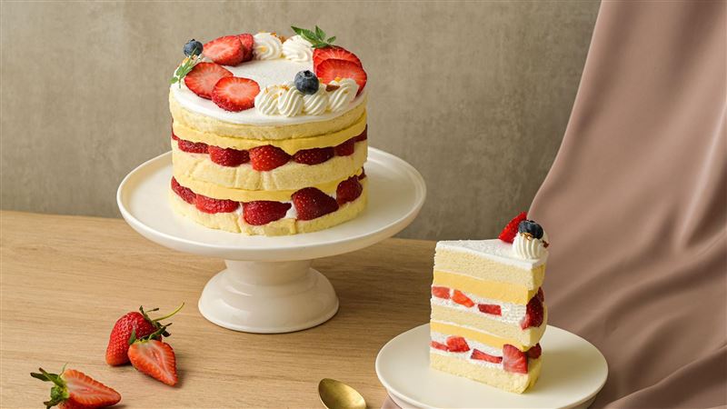 高雄網美蛋糕…切開驚見「草莓長灰毛」