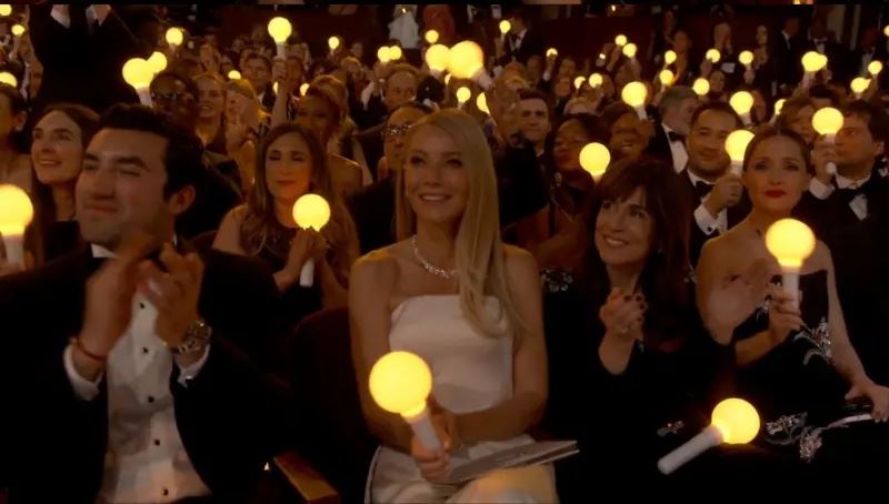 李奧納多狄卡皮歐等一眾好萊塢巨星們在台下投入「應援」。（圖／翻攝自YouTube@Wave Mashup）