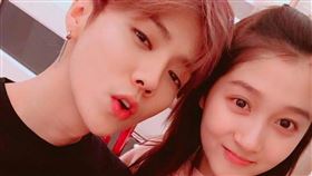 ▲原EXO成員鹿晗（左）與演員關曉彤（右）愛情長跑5年。（圖／翻攝關曉彤、鹿晗微博）