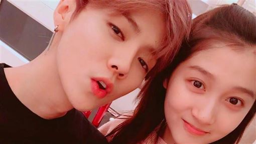 雙頂流情侶爆復合！鹿晗、關曉彤登熱搜