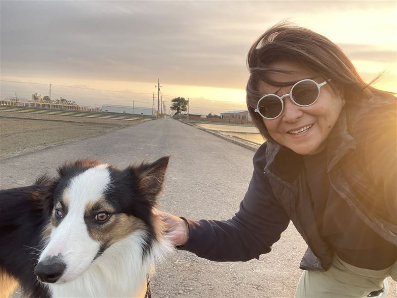 巫啟賢近日在台北流行音樂中心開唱,不僅喚起歌迷滿滿回憶,也讓昔日同門好友齊聚力挺,演出結束後,一段塵封多年的趣事被意外翻出,好友裘海正在社群平台自爆往事。(圖/翻攝自裘海正FB)