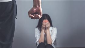 恐怖情人有跡可循？徵信社揭5大控制手段　近3年情感糾紛求助案增近4成。（圖／桃園電子報提供） 