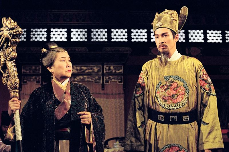 香港視帝陳豪在劇中突然「烙英文」的片段意外成為彩蛋。（圖／年代提供）