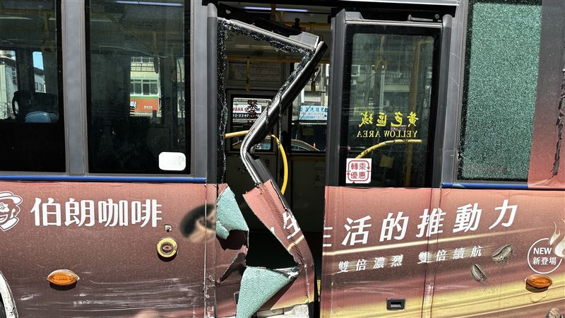 公車車損情形。（圖／翻攝畫面）