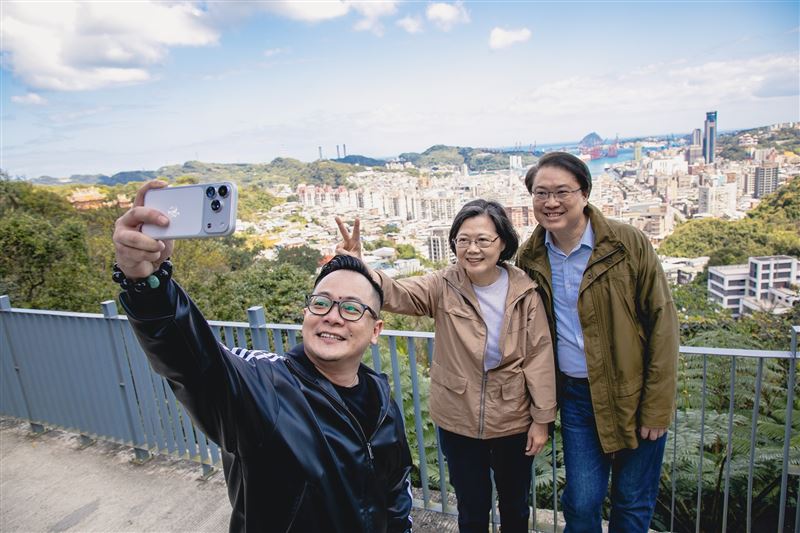 前總統蔡英文、基隆市前市長林右昌、民進黨基隆市長參選人今(16)日走訪基隆。(圖/翻攝林右昌臉書)