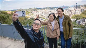 蔡英文走訪基隆　關心童子瑋市政藍圖