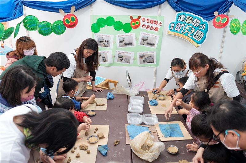 創意手作坊讓孩子在遊戲中探索世界。(圖/新北市政府提供)