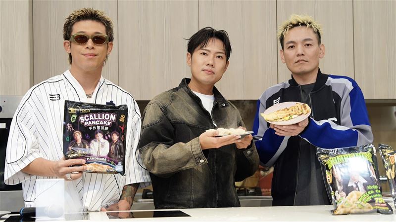 玖壹壹健志滑雪墜樹洞　自爆險凍死在路邊