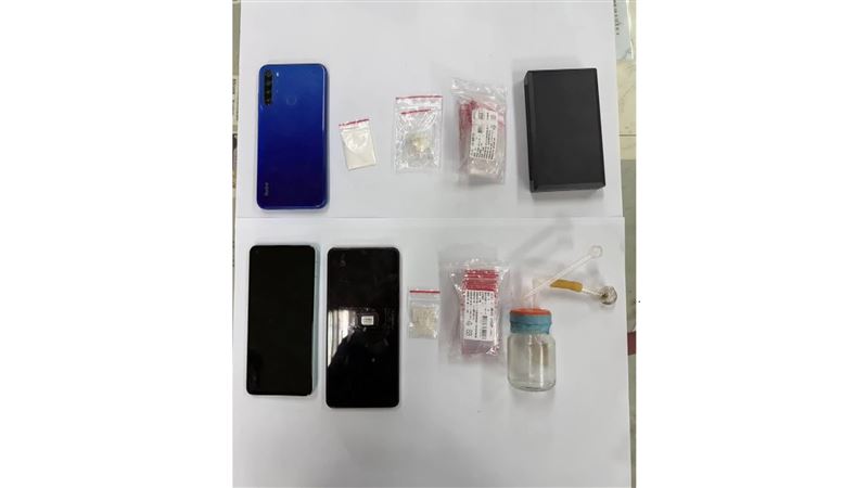 警方還在房內搜到海洛因、安非他命、吸食器,63歲張姓男子跟53歲廖姓男子都遭通緝