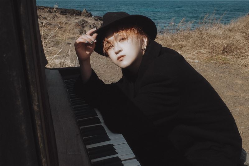 吳昱廷MV畫面致敬周杰倫。（圖／滾石唱片提供）