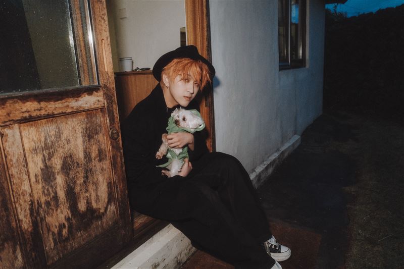 吳昱廷推出新歌〈3721〉，MV以街頭藝人視角出發。（圖／滾石唱片提供）