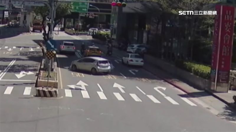 男子毒駕租共享汽車，自撞分隔島