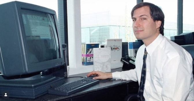 庫克5分鐘被賈伯斯說服，決定跳槽加入蘋果！賈伯斯神祕能力曝光，「現實扭曲力場」改變蘋果命運。（圖／翻攝自IG @stevejobsok）