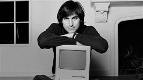 庫克5分鐘被賈伯斯說服，決定跳槽加入蘋果！賈伯斯神祕能力曝光，「現實扭曲力場」改變蘋果命運。（圖／翻攝自IG @stevejobsok、天下文化提供） 