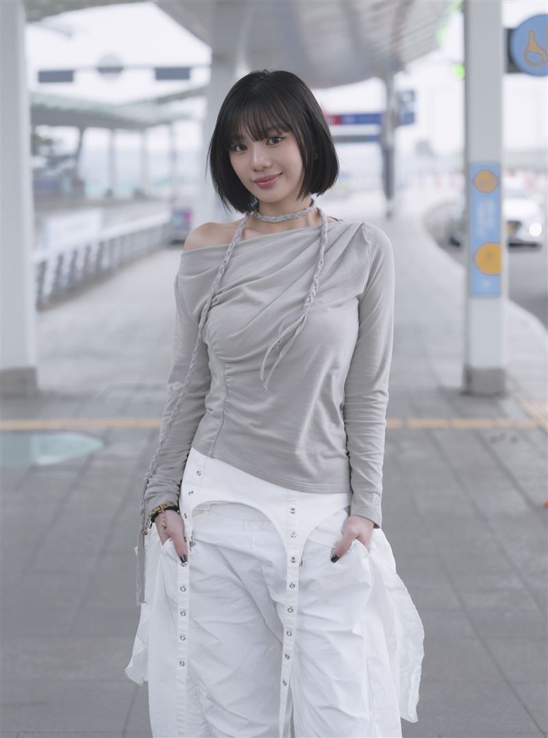 木木挑戰WINTER仿妝,直呼不想洗澡。(圖/品牌提供)