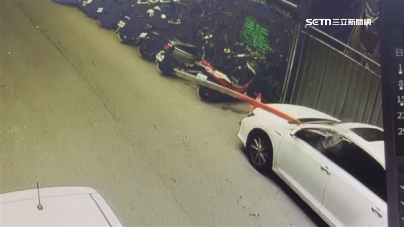 鋼條從15樓高的建案施工現場墜落,長3尺、重達15公斤