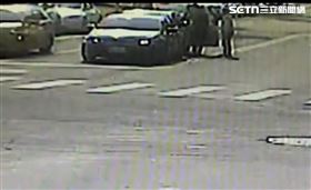 還原現場！按喇叭換來4人傷　圍毆變對撞（圖／翻攝畫面）