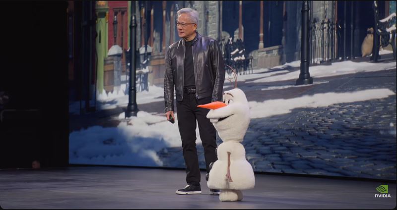 黃仁勳於GTC 2026攜手迪士尼推出AI機器人「雪寶」，結合Newton引擎與強化學習，突破非對稱物理結構穩定行走。這象徵物理AI從工業轉向情感互動，預計2026年進駐全球迪士尼。（圖／翻攝自Nvidia網站）