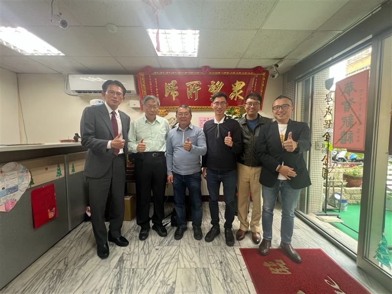 國民黨籍新北市議員黃永昌之子黃承鋒宣布，在審慎思考後，決定放棄參選本年度新北市議員選舉。（圖／翻攝自黃承鋒臉書）