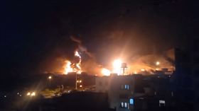 阿拉伯夏哈氣油田遭無人機轟炸（圖／翻攝自X平台@RpsAgainstTrump）