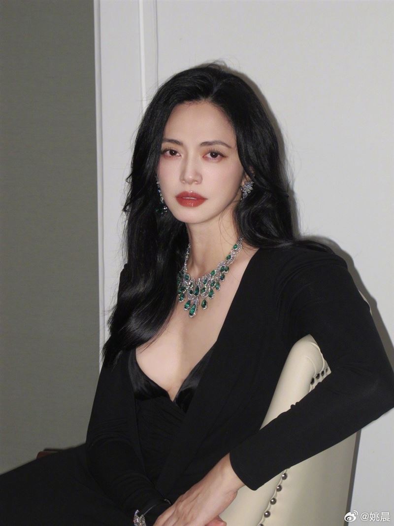 姚晨曾被封為「微博女王」,2段情史都受到外界矚目。(圖/翻攝自微博)