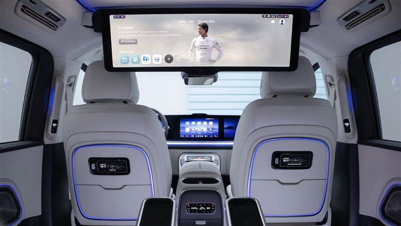 一上車像進豪宅！賓士電動MPV配備大電視