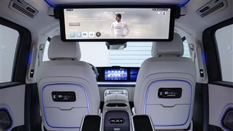 一上車像進豪宅！賓士電動MPV配備大電視