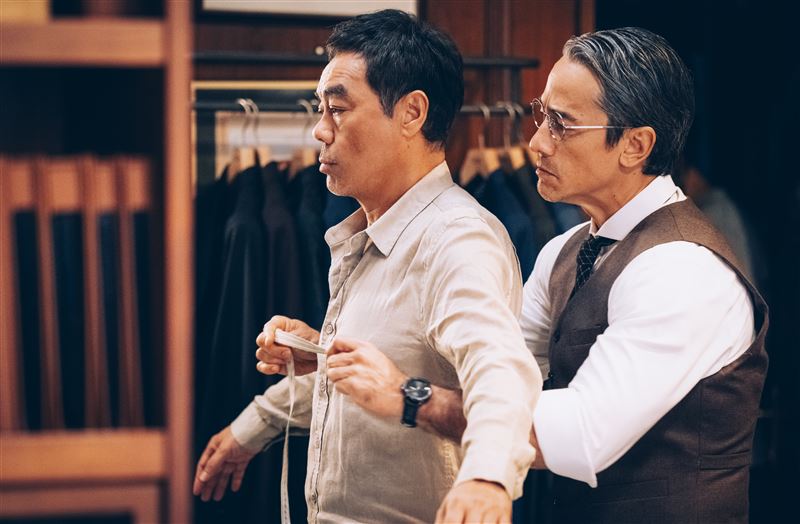 吳嘉龍（右）飾演 Harry Garrigan（代號「Happy Joe」）。（圖／THE INK FACTORY提供）