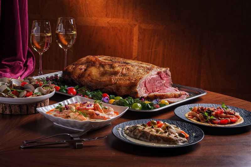 歐風館推出繽紛的異國美食饗宴，匯集多國風味料理，在此更可盡情品嚐歐風館最受歡迎的爐烤牛肉等多款人氣料理。（圖／飯店旅宿業者提供）