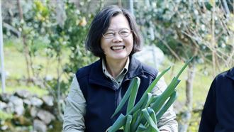 蔡英文赴宜蘭爬山　逢人就幫林國漳拉票