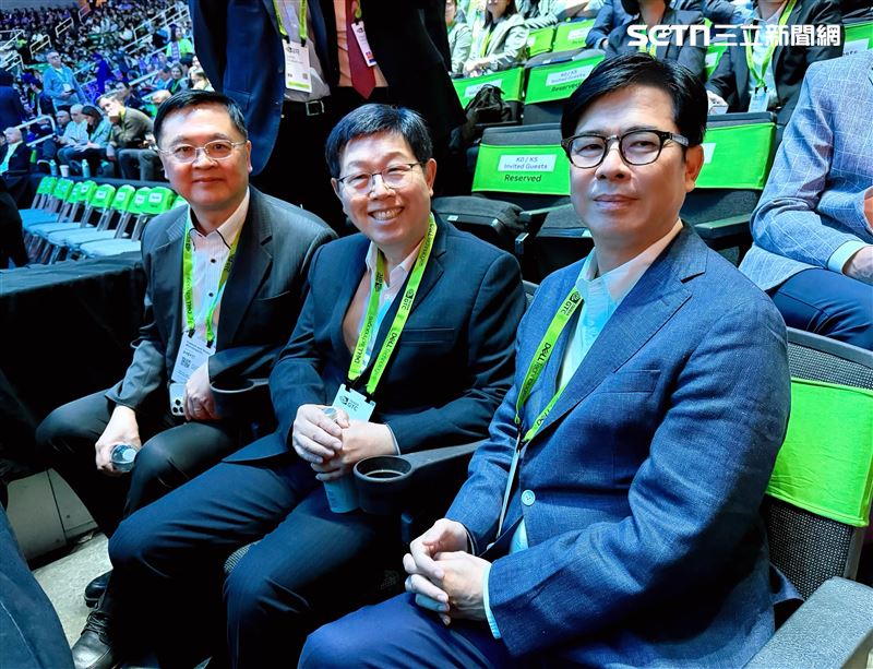 陳其邁與鴻海集團董事長劉揚偉於NVIDIA GTC會場中熱烈交流，陳其邁歡迎鴻海未來能夠繼續投資高雄。（圖／翻攝畫面）