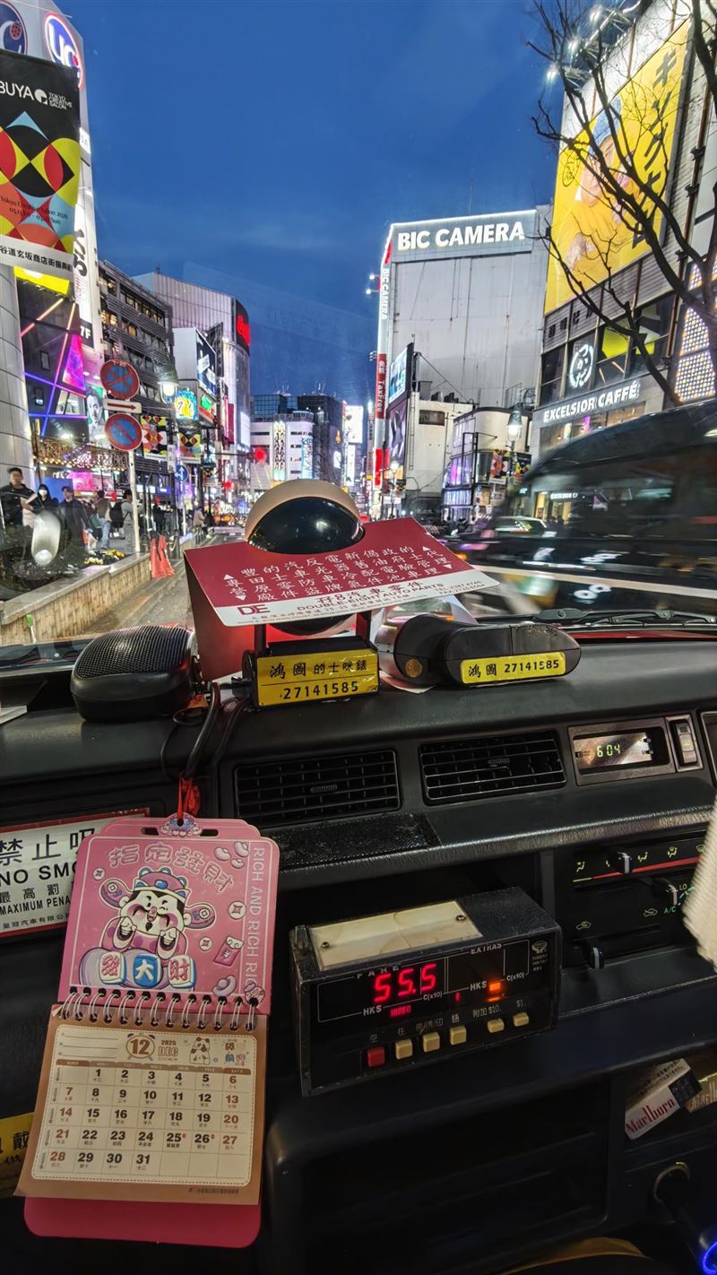 61歲香港知名音樂人陳少琪近日因一段「開計程車」影片意外掀起話題。（圖／翻攝自陳少琪臉書）