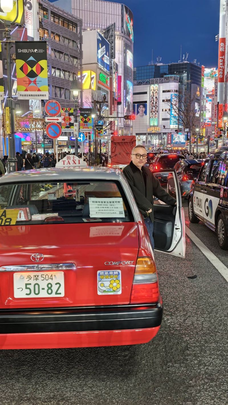 61歲香港知名音樂人陳少琪近日因一段「開計程車」影片意外掀起話題。（圖／翻攝自陳少琪臉書）