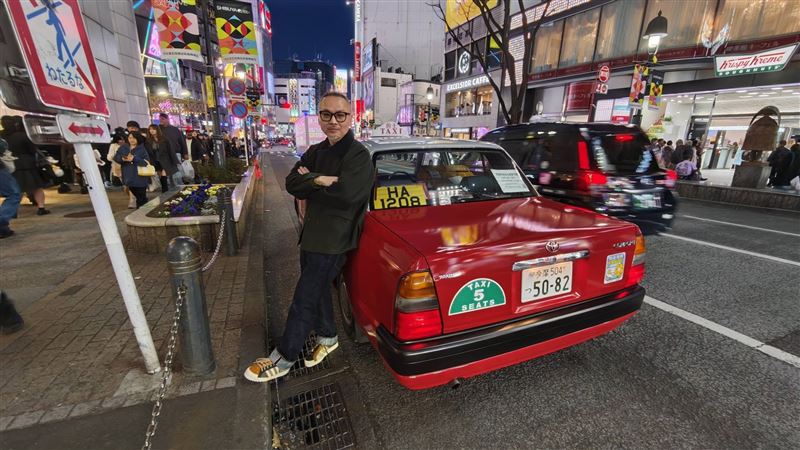 61歲香港知名音樂人陳少琪近日因一段「開計程車」影片意外掀起話題。（圖／翻攝自陳少琪臉書）