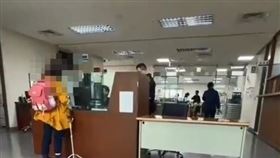 抓鬼,員警,阿嬤,台中,大雅（圖／翻攝自社會事新聞影音）