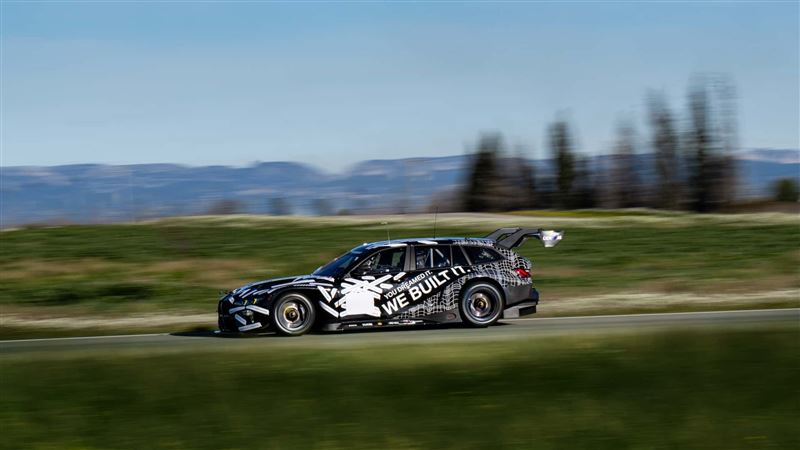 搭載3.0升直列六缸渦輪引擎，最大輸出達590匹馬力。（圖／翻攝BMW網站）