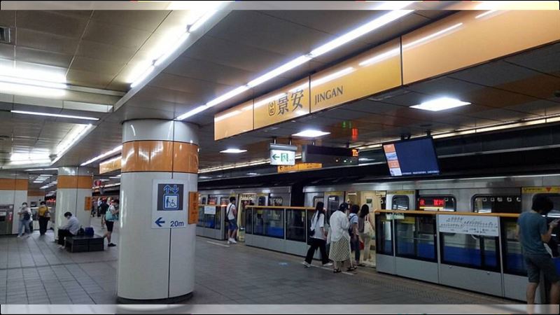 男捷運月台爽抽電子煙被拍 本人現身道歉