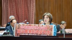 賴惠員強調，面對國際經貿與產業轉型雙重壓力，政府除了報喜，更要把產業風險、關稅底線與轉型配套想清楚、說清楚，讓民眾安心。（圖／賴惠員辦公室提供） 