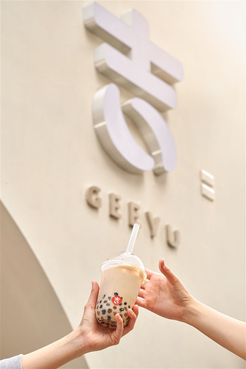 吉嶼山茶奶白鐵觀音。（圖／品牌業者提供）