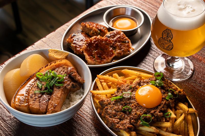 臺虎東門居餃屋-櫻花祭。（圖／品牌業者提供）