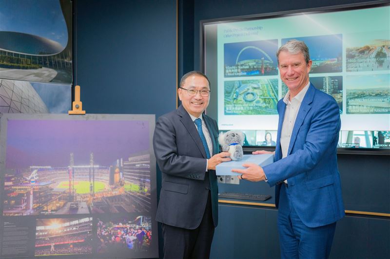 新北市長侯友宜及市府團隊參訪國際知名運動與娛樂場館設計公司 Populous亞太區總部交流大巨蛋規劃。（圖／新北市府提供）