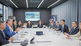 新北市長侯友宜及市府團隊參訪國際知名運動與娛樂場館設計公司 Populous亞太區總部交流大巨蛋規劃（圖／新北市府提供） 