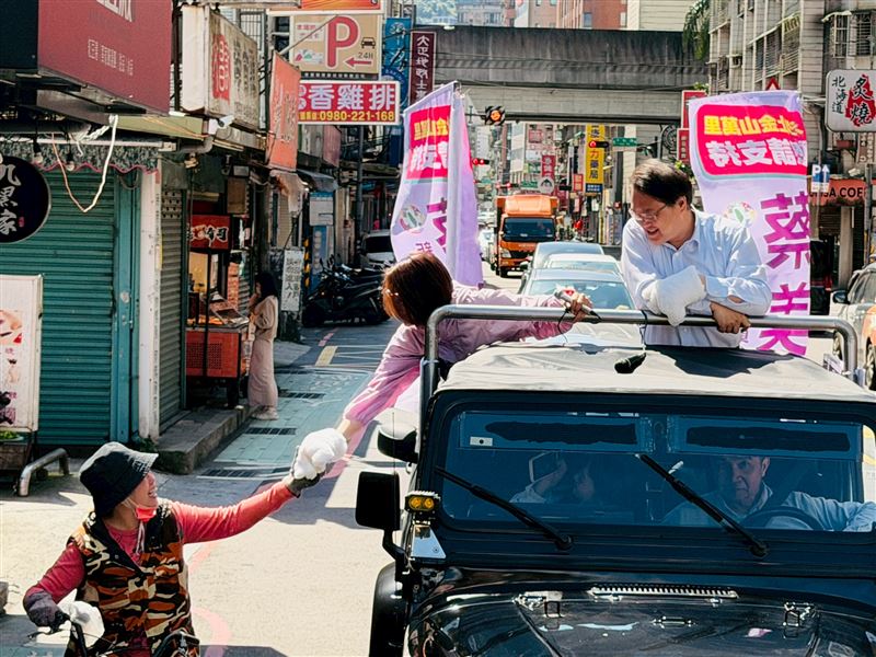 蔡美華衝刺初選啟動車掃，重量級嘉賓陪同，林右昌化身戰貓力挺