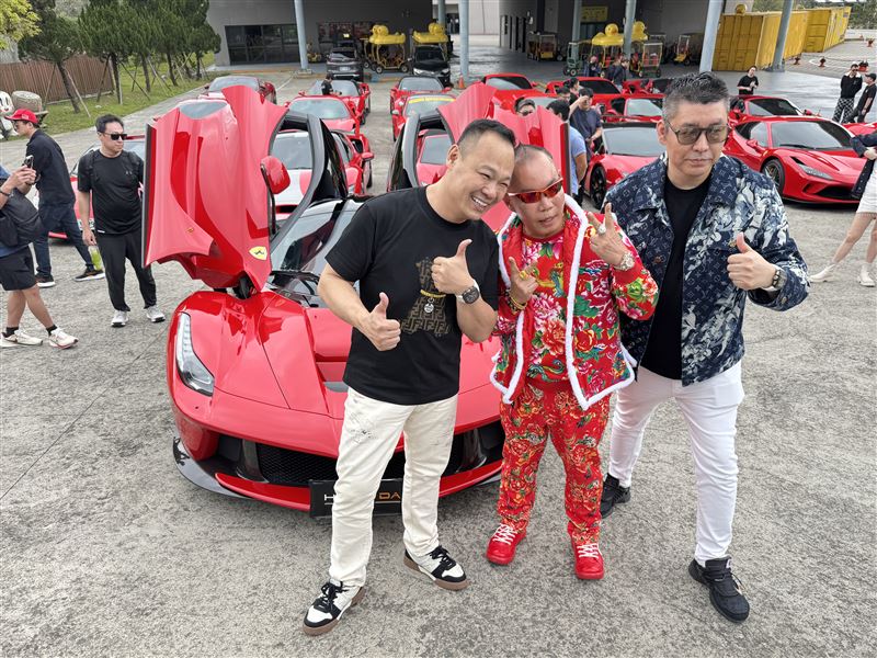 謝老闆除了展示馬王，也藉機尋找吊車大王這樣的潛在買家。（圖／鍾釗榛攝影）