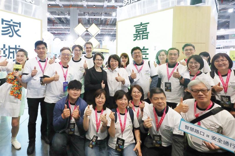 嘉義市實驗、全國實現！嘉市府攜16局處15項計畫驚豔2026智慧城市展。（圖／嘉義市政府提供）