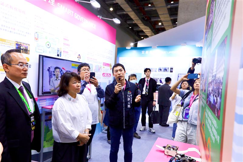 嘉義市實驗、全國實現！嘉市府攜16局處15項計畫驚豔2026智慧城市展。（圖／嘉義市政府提供）