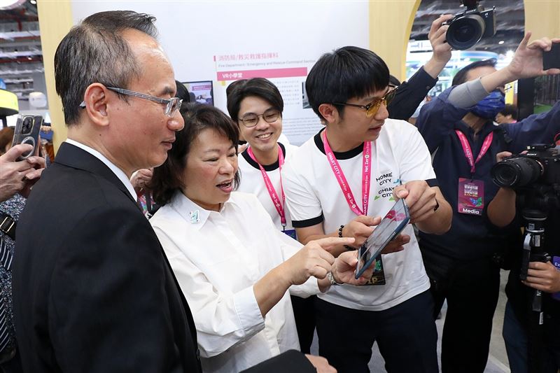 嘉義市實驗、全國實現！嘉市府攜16局處15項計畫驚豔2026智慧城市展。（圖／嘉義市政府提供）